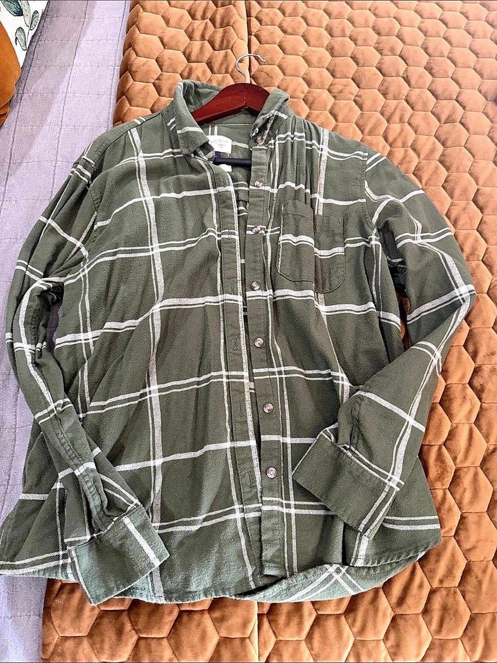 Universal Thread Plaid Relaxed Fit Shirt in Green & White Size Medium
